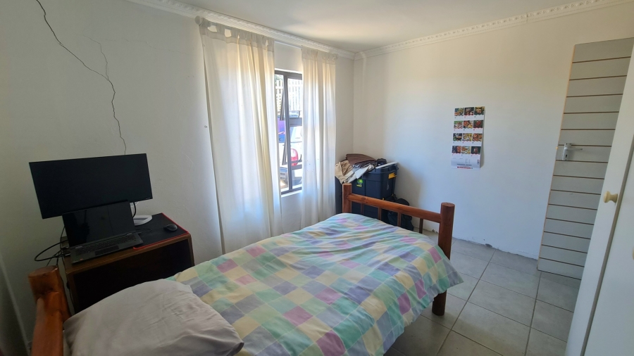 5 Bedroom Property for Sale in Hornlee East Western Cape